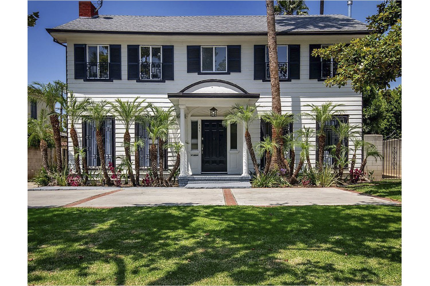 Casa de Meghan Markle soltera en Los Angeles fachada con jardin