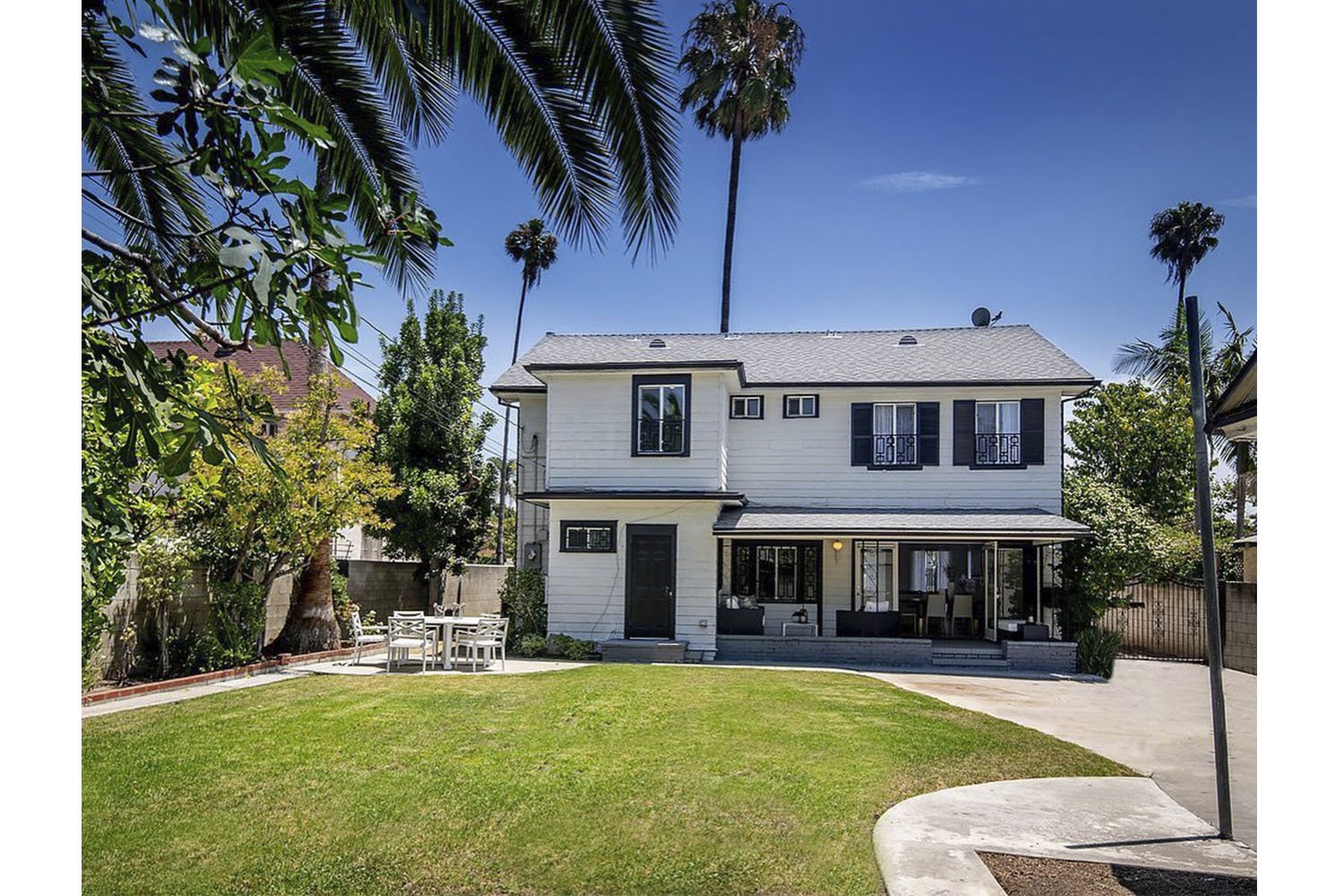 Casa de Meghan Markle soltera en Los Angeles jardin interior