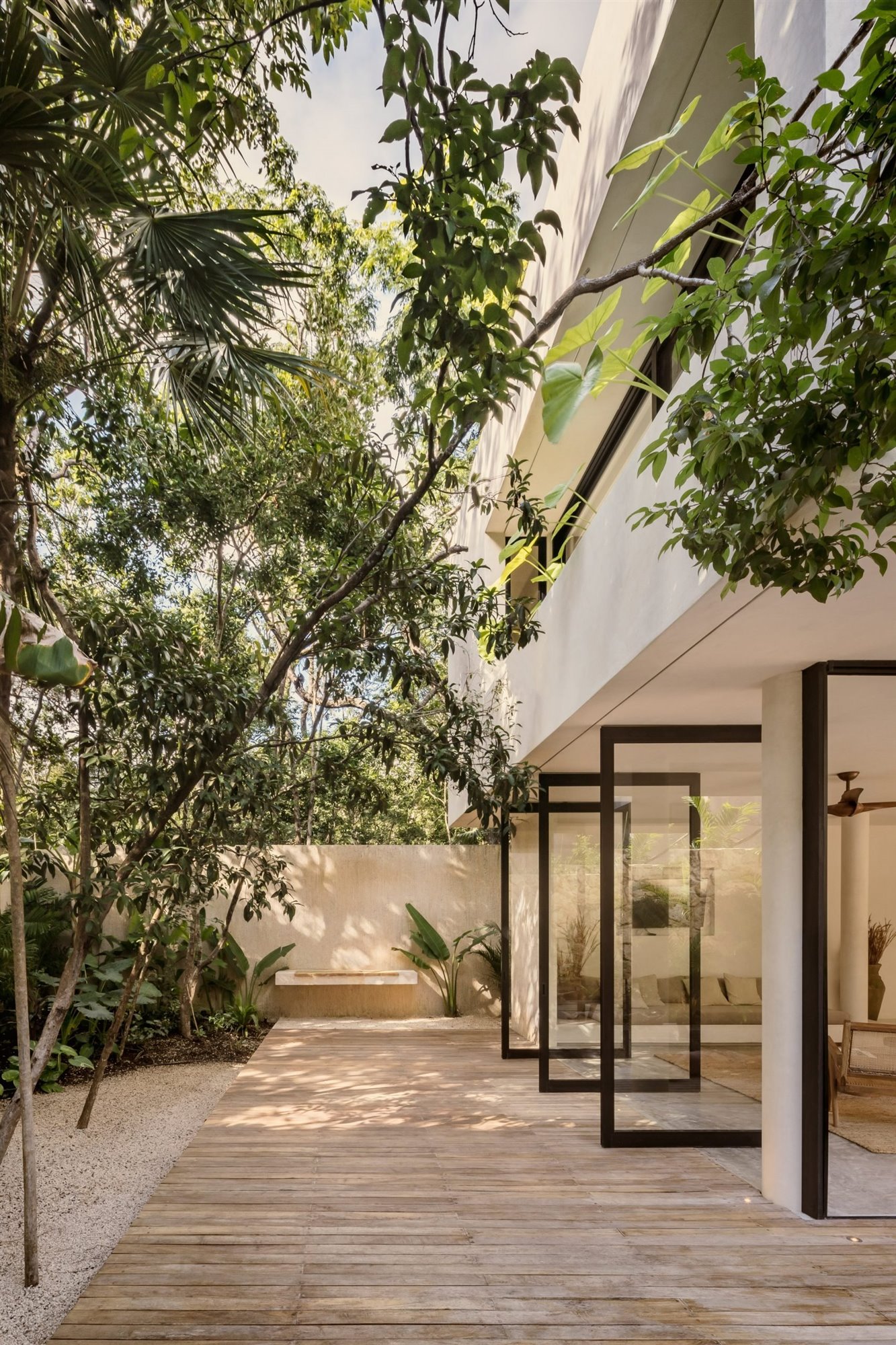 Casa Areca en Tulum Mexico con interiores de color ocre y piscina fachada