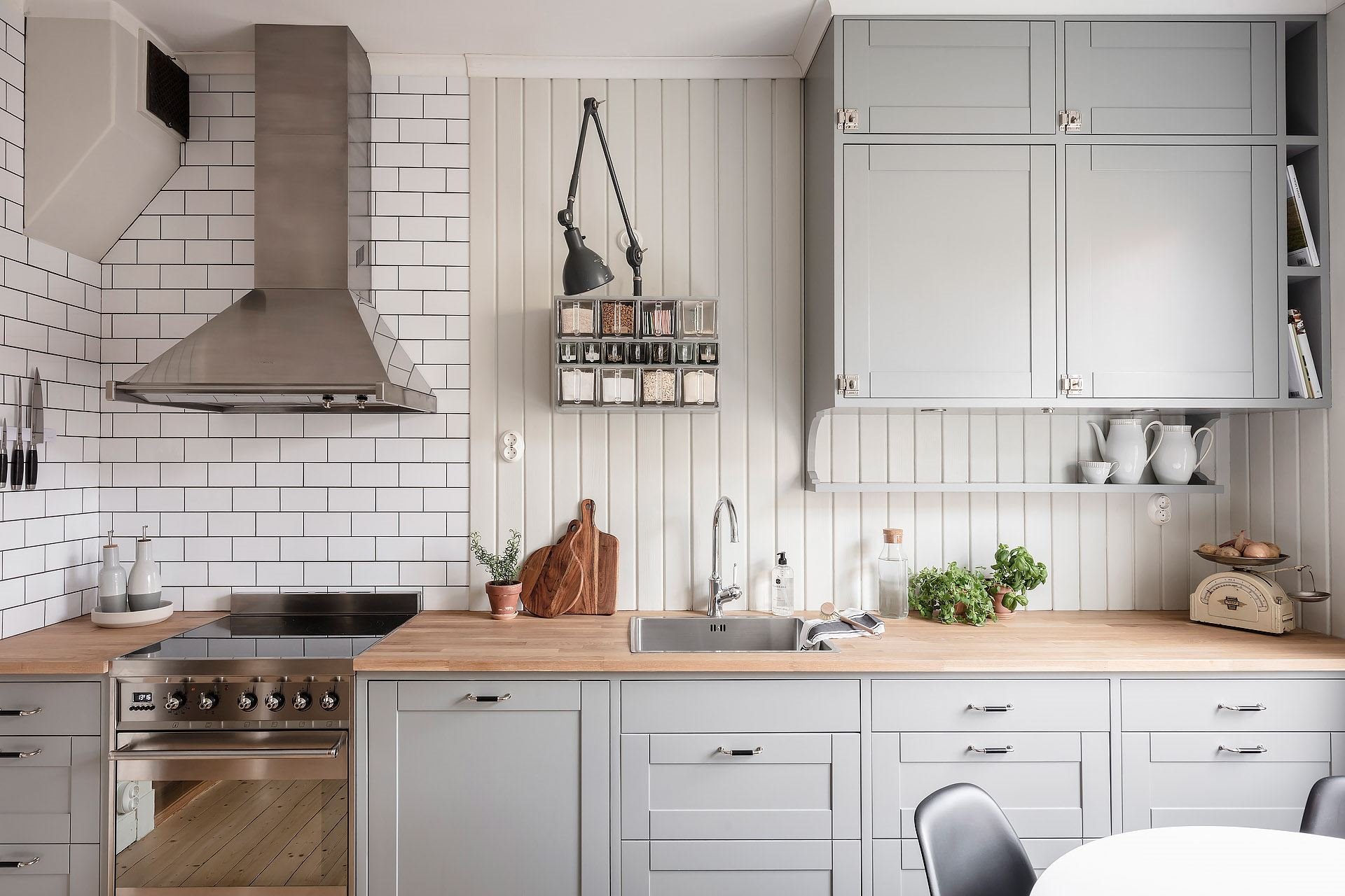 Piso con decoracion nordica cocina con muebles rusticos