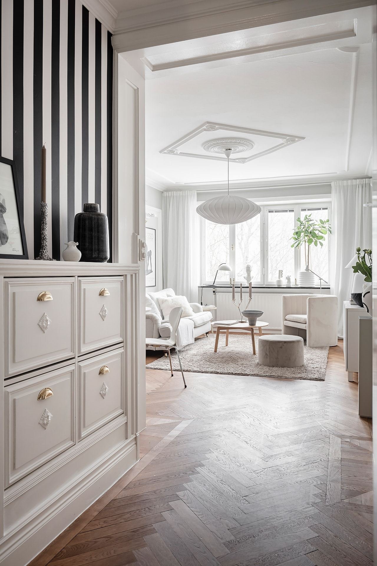 Piso con decoracion nordica entrada