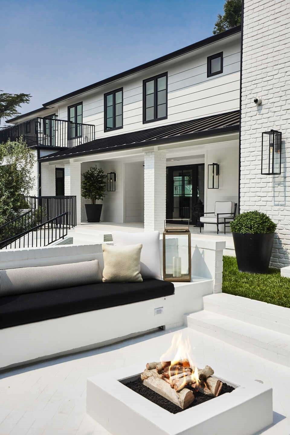 Casa Rihanna Beverly Hills comedor exterior