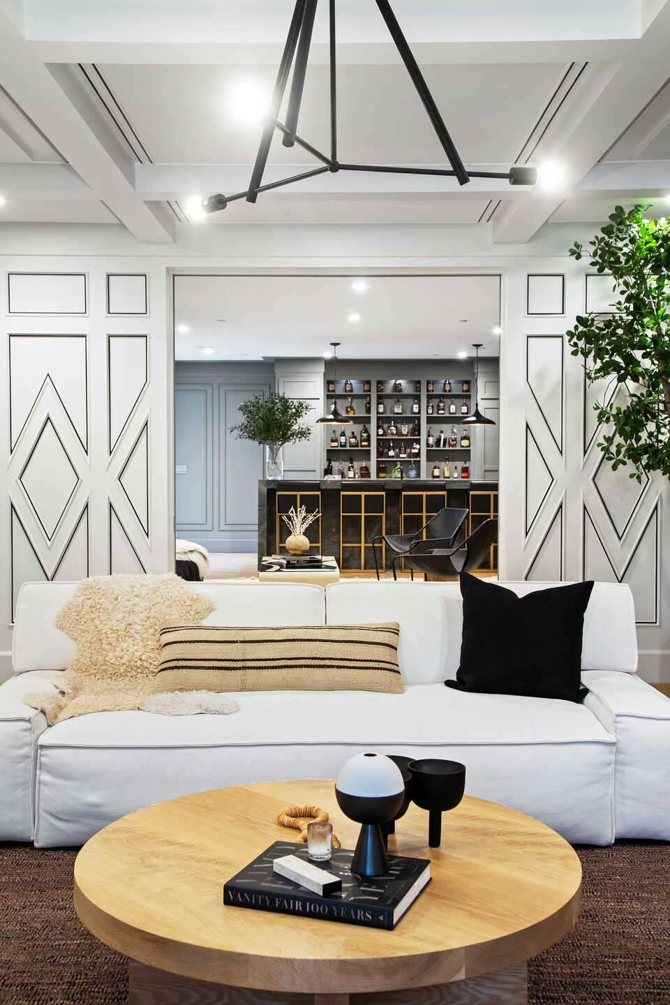 Casa Rihanna Beverly Hills sofa blanco
