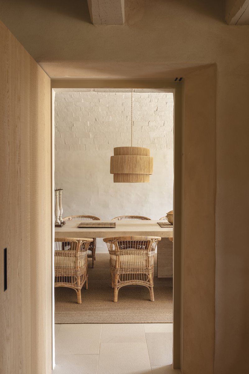Casa en el Campo con decoracion moderna proyecto de Sandra Tarruella comedor