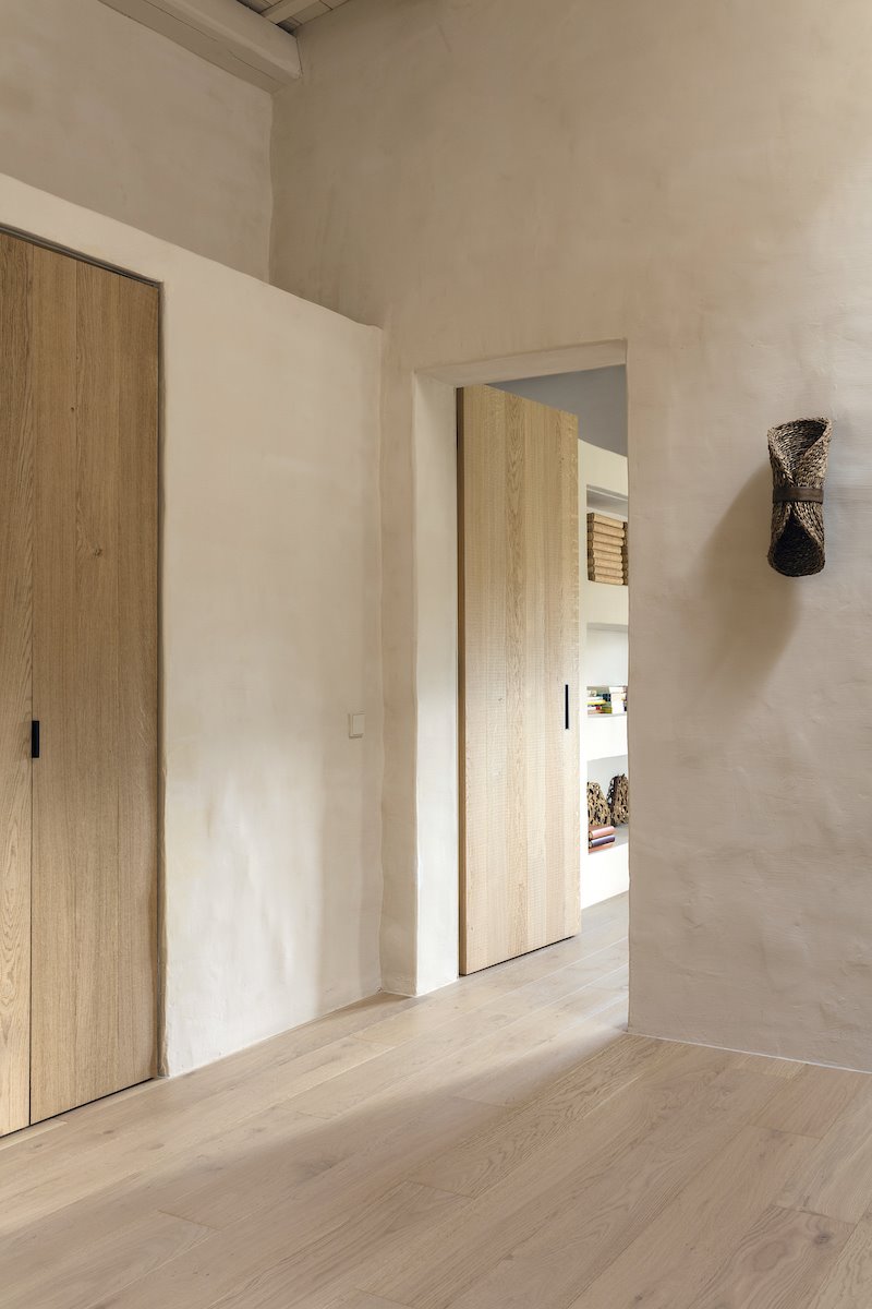 Casa en el Campo con decoracion moderna proyecto de Sandra Tarruella entrada recibidor