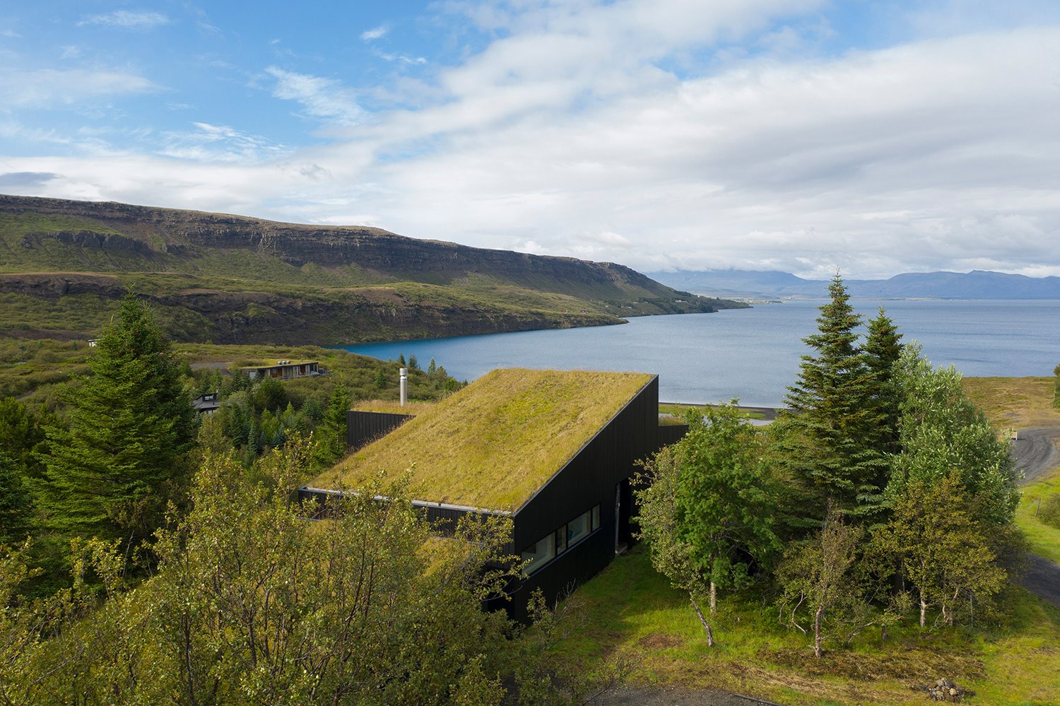casa thingvallavatn krads-architecture islandia vista hacia el lago