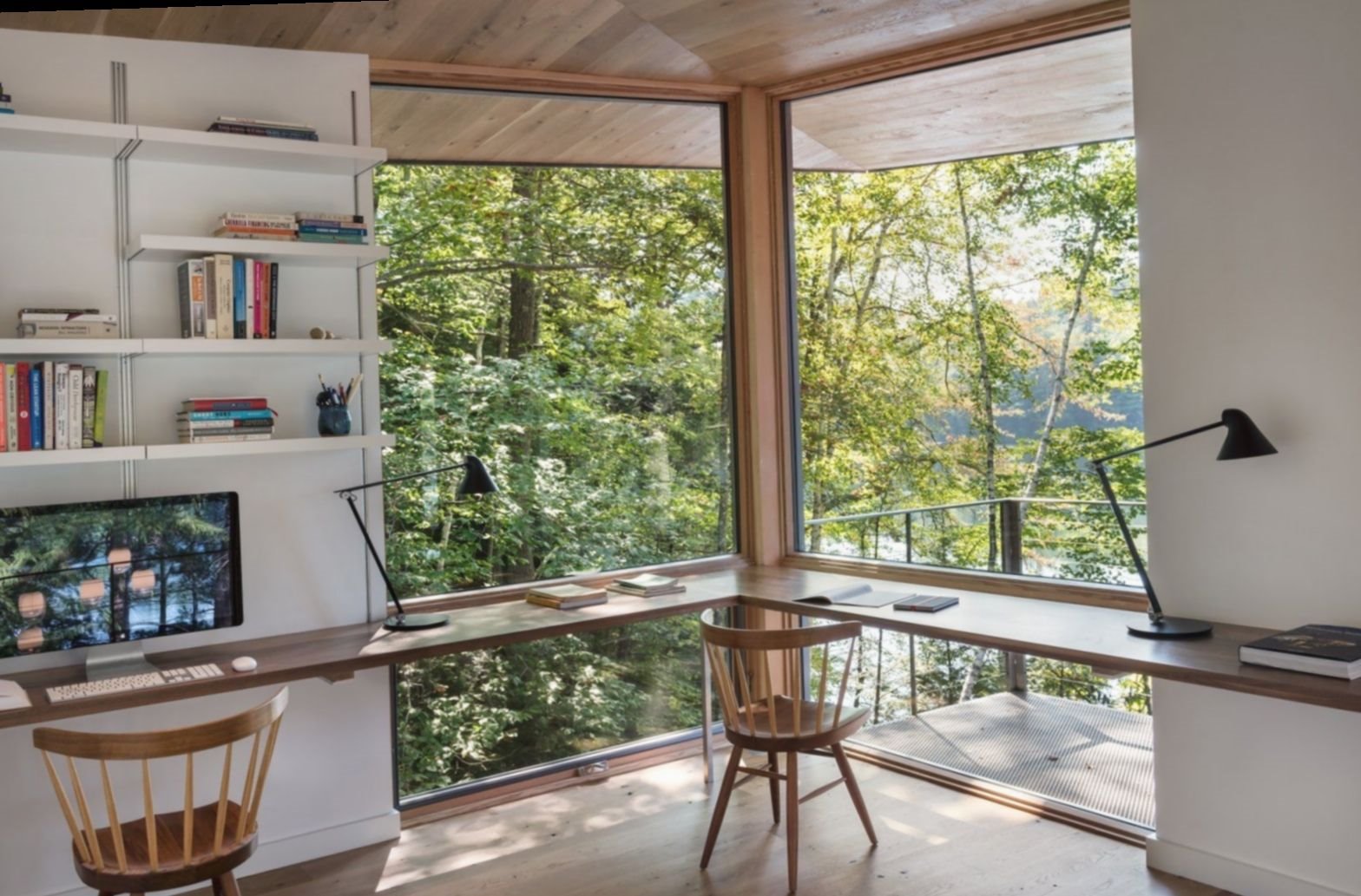 Zona de trabajo junto a una ventana