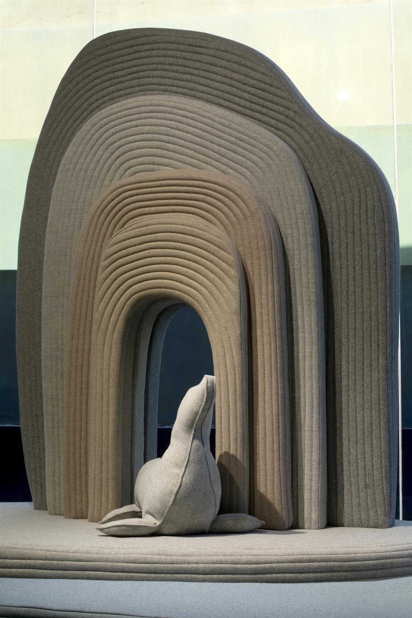 Foca de fieltro en el museo de diseño de Holon
