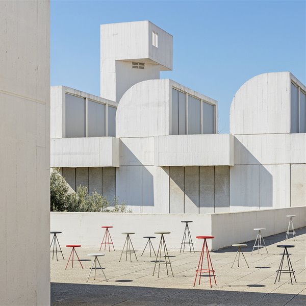 Un taburete de diseño icónico al que le han sacado los colores