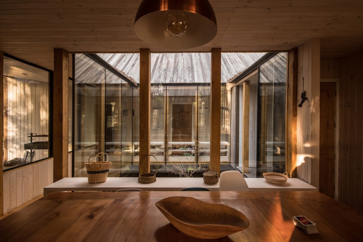 Casa de madera en mitad de los bosques de chile comedor