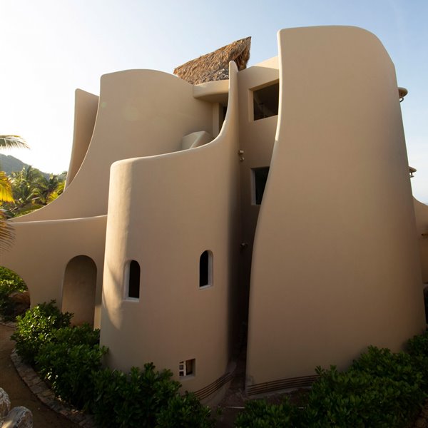 Las olas del mar dan forma a estos lujosos apartamentos a pie de playa en México