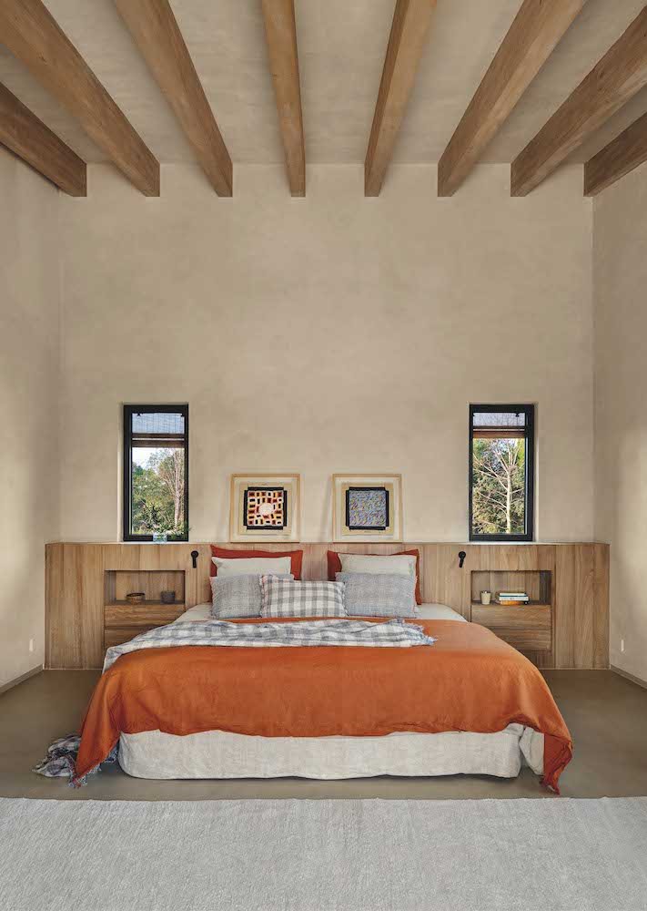 Casa moderna con fachada de piedra dormitorio