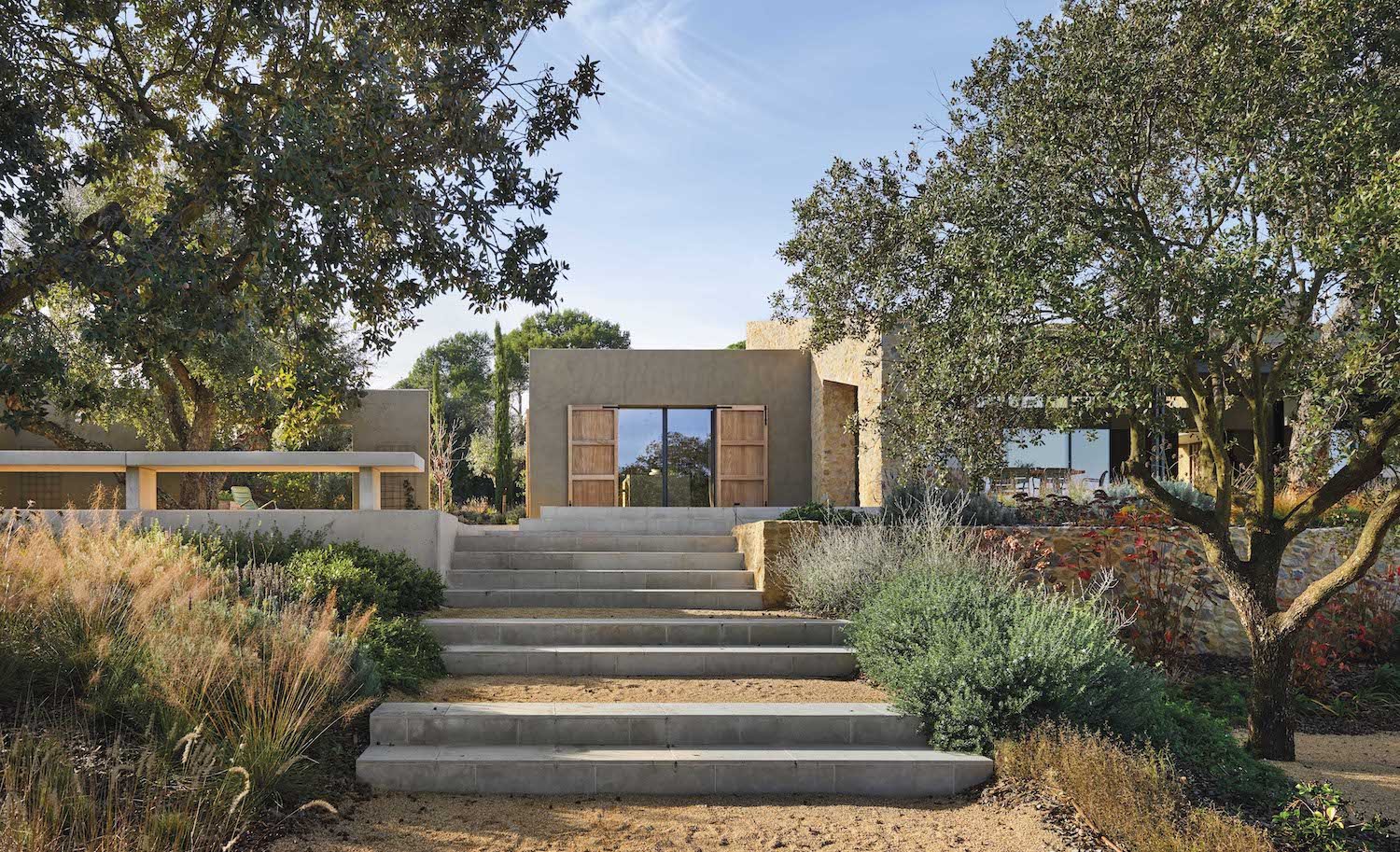 Casa moderna con fachada de piedra fachada
