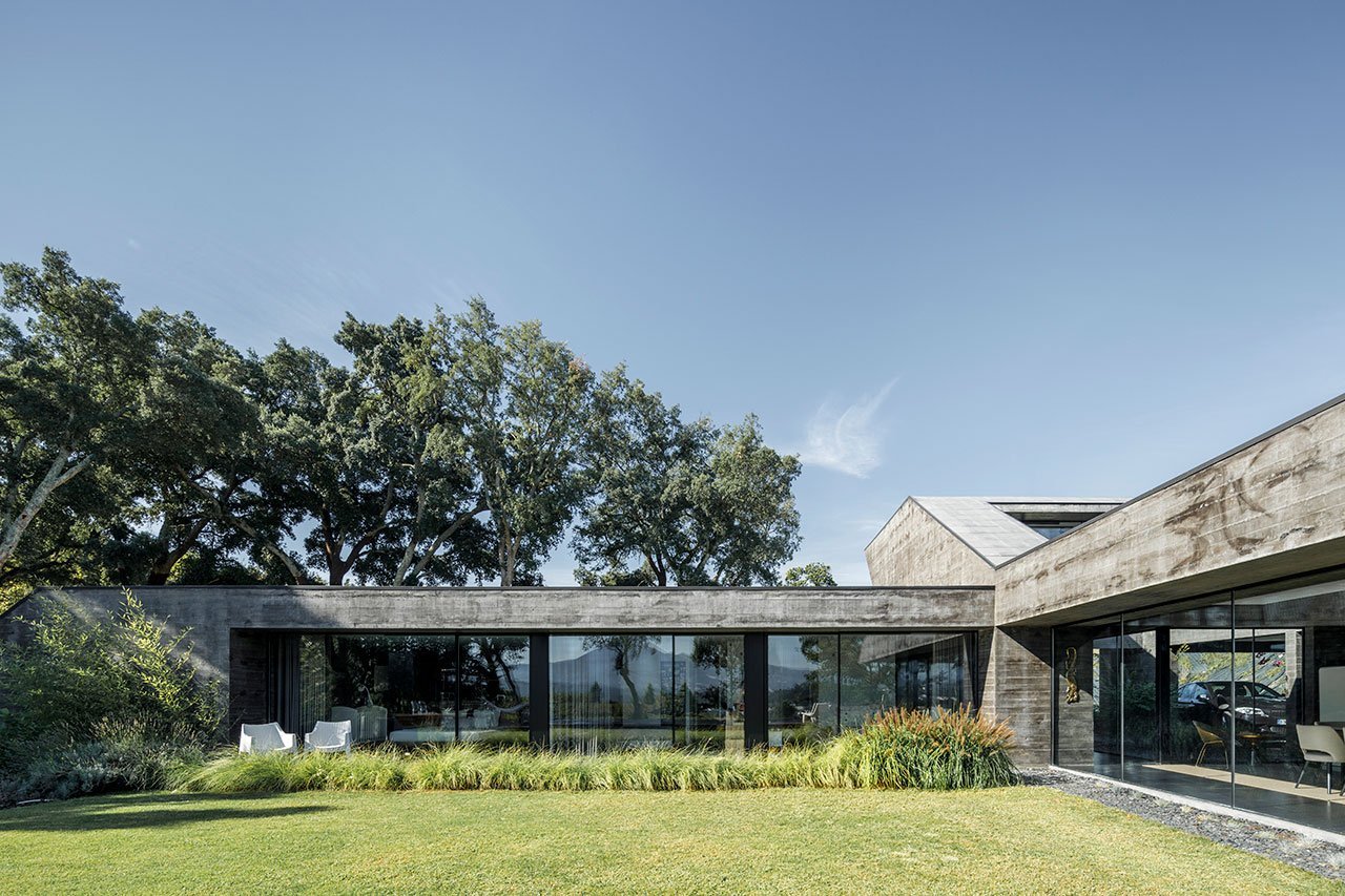 Casa moderna de hormigon en el camp ode Portugal con jardin