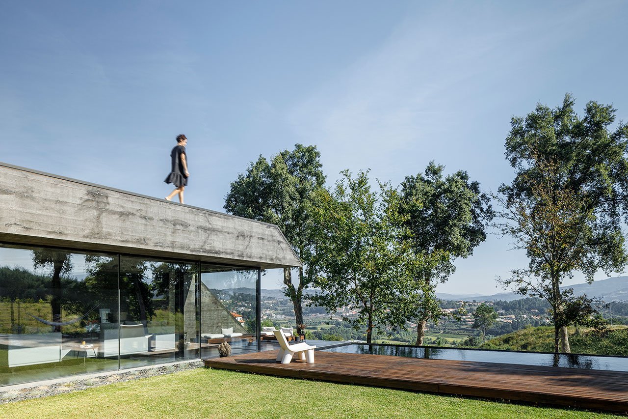 Casa moderna de hormigon en el camp ode Portugal piscina