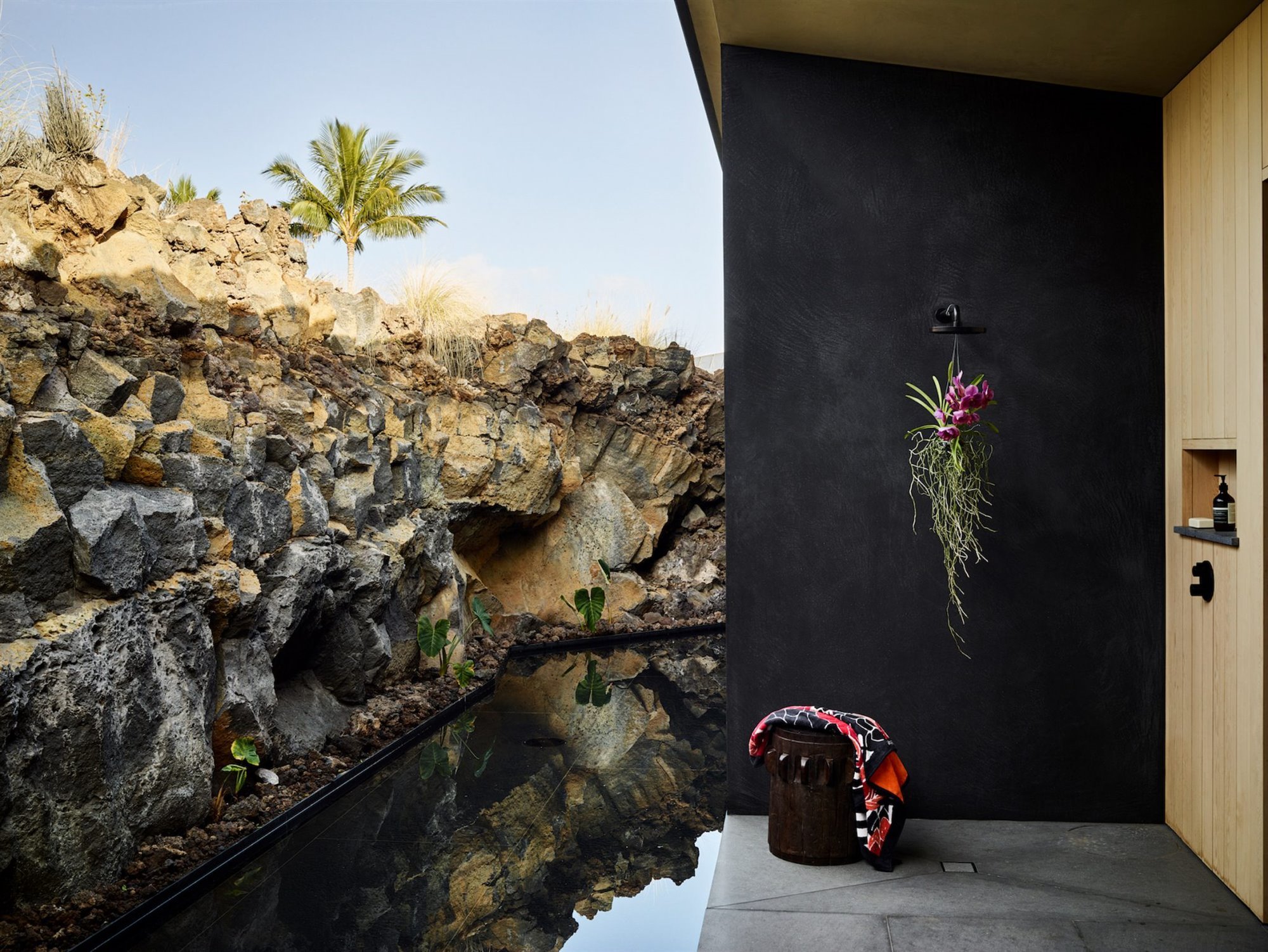 Casa moderna en Hawaii ducha exterior