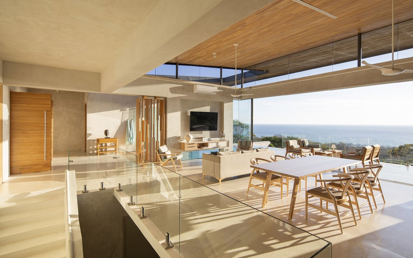 Casa moderna frente a la playa en Costa Rica comedor