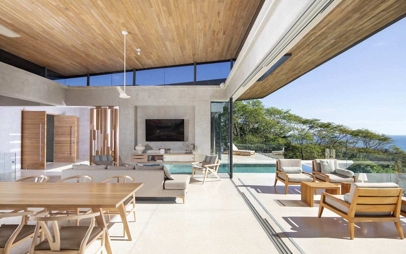 Casa moderna frente a la playa en Costa Rica salon abierto