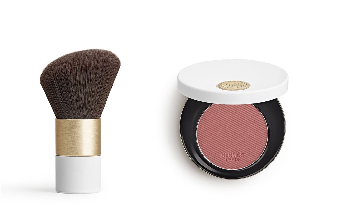 Ocho colores y dos brochas, perfectos para aportar un toque de color a la tez.