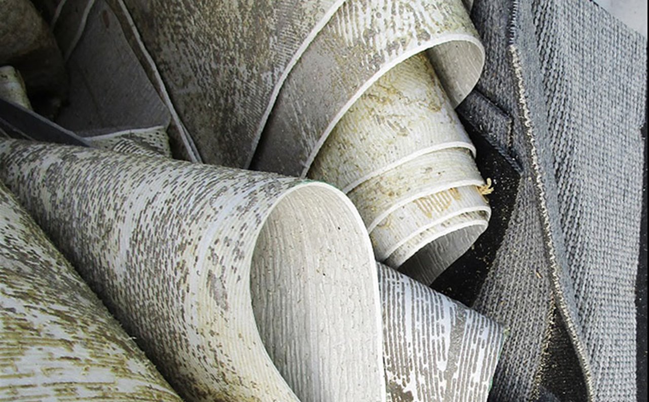 IKEA, comprometida en reducir su impacto medioambiental, desarrolla técnicas para retirar suelos antiguos, tratarlos y reintroducirlos en la cadena de valor, evitando que terminen en un vertedero o incinerados.