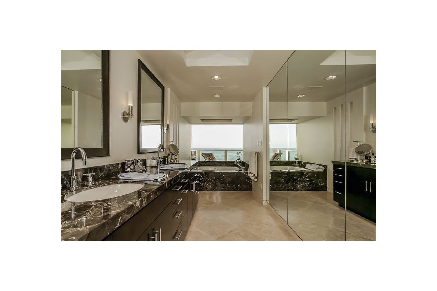 Casa de la actriz Sandra Bullock en Malibu baño
