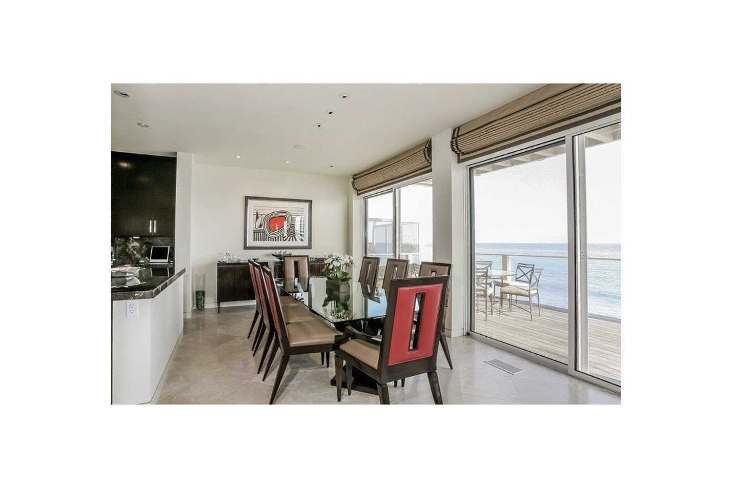 Casa de la actriz Sandra Bullock en Malibu comedor cocina