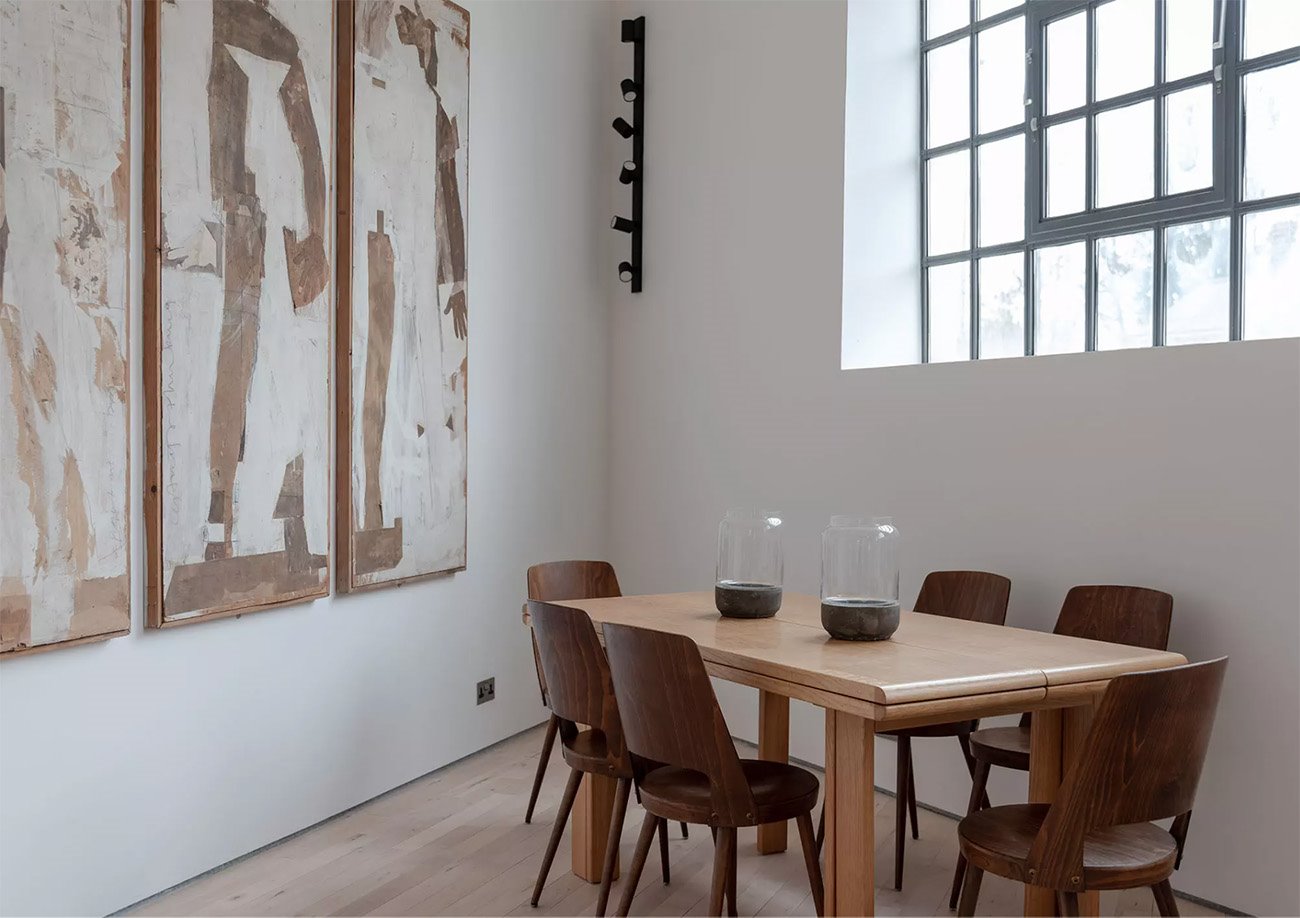 Antigua fabrica convertida en un loft moderno en londres comedor