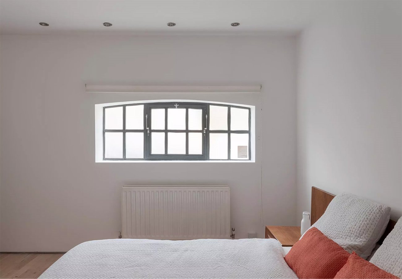 Antigua fabrica convertida en un loft moderno en londres dormitorio