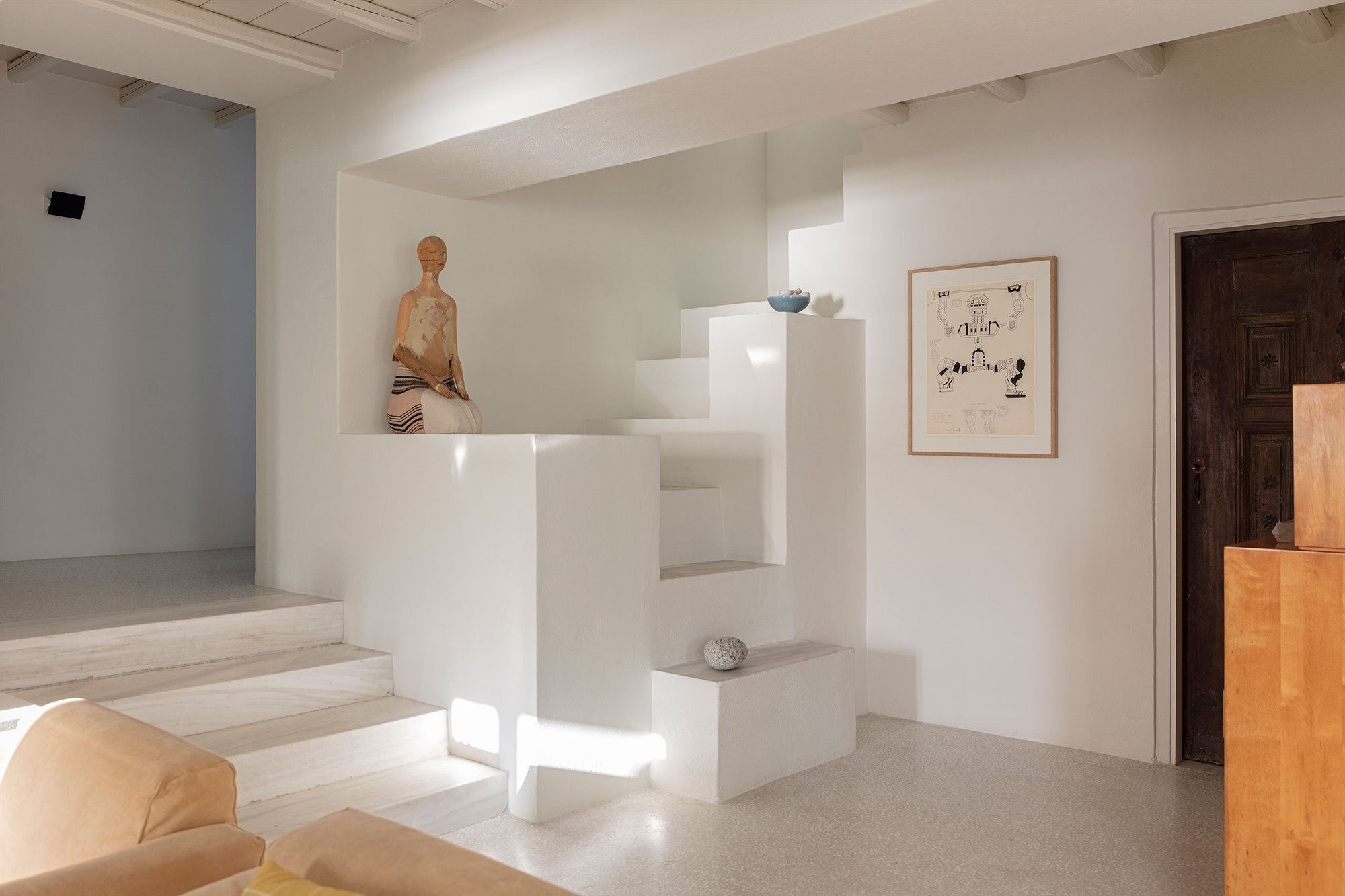 Casa de verano con fachada blanca en el mediterraneo en la isla de Mykonos recibidor