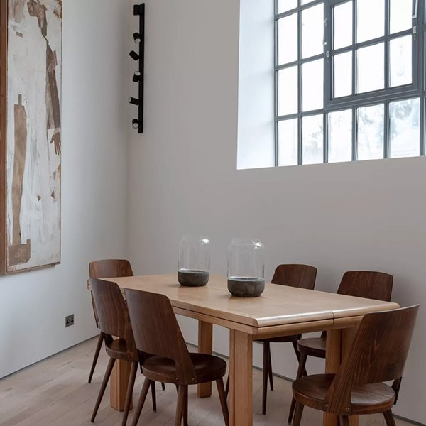 Antigua fabrica convertida en un loft moderno en londres comedor