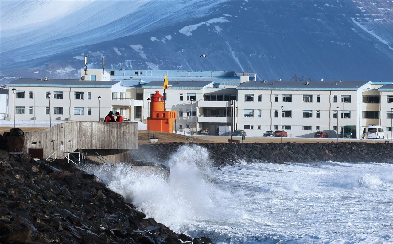En Akranes, Islandia, donde el estudio Basalt ha construido piscinas geotérmicas que conectan con el océano.