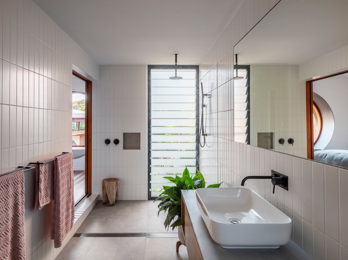 Casa moderna con fachada de hormigon en Sidney baño
