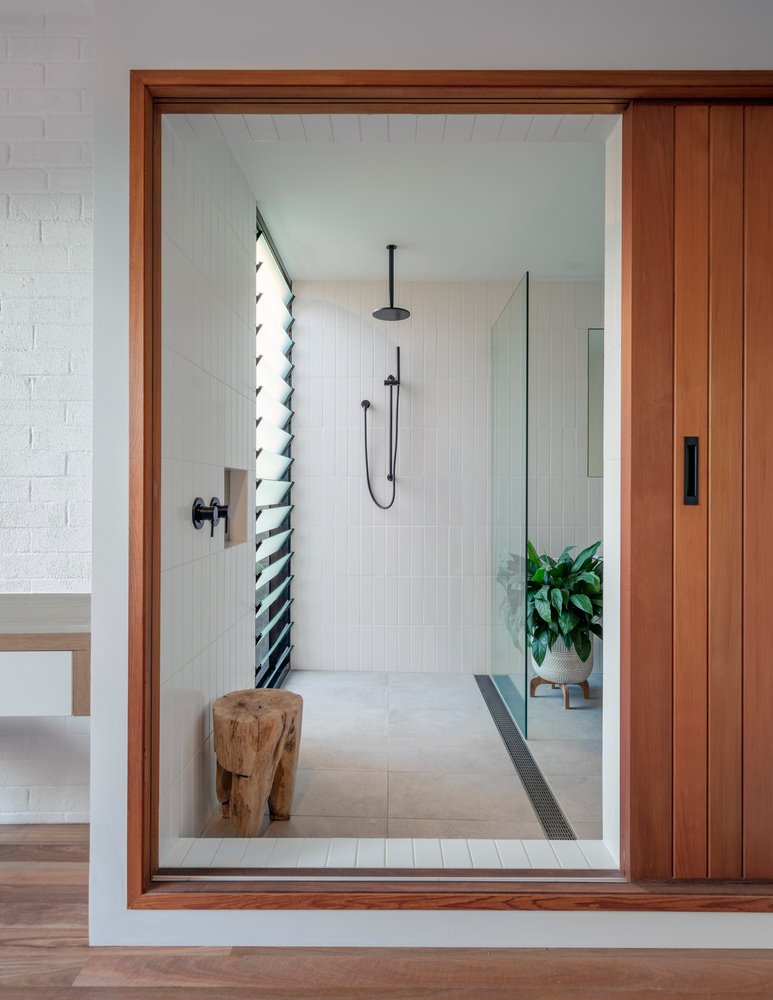 Casa moderna con fachada de hormigon en Sidney ducha