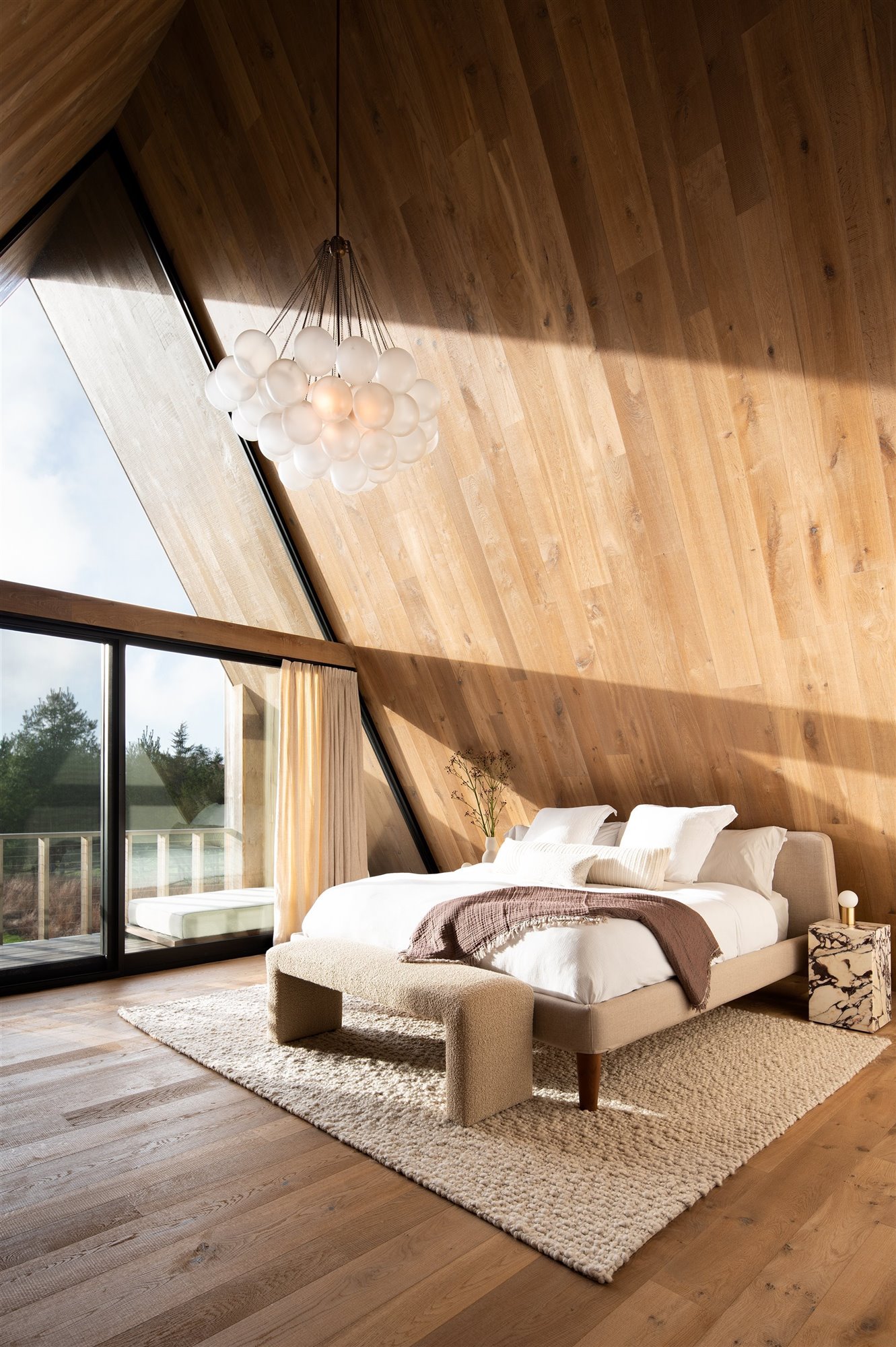 Casa moderna en el campo con fachada de paja dormitorio