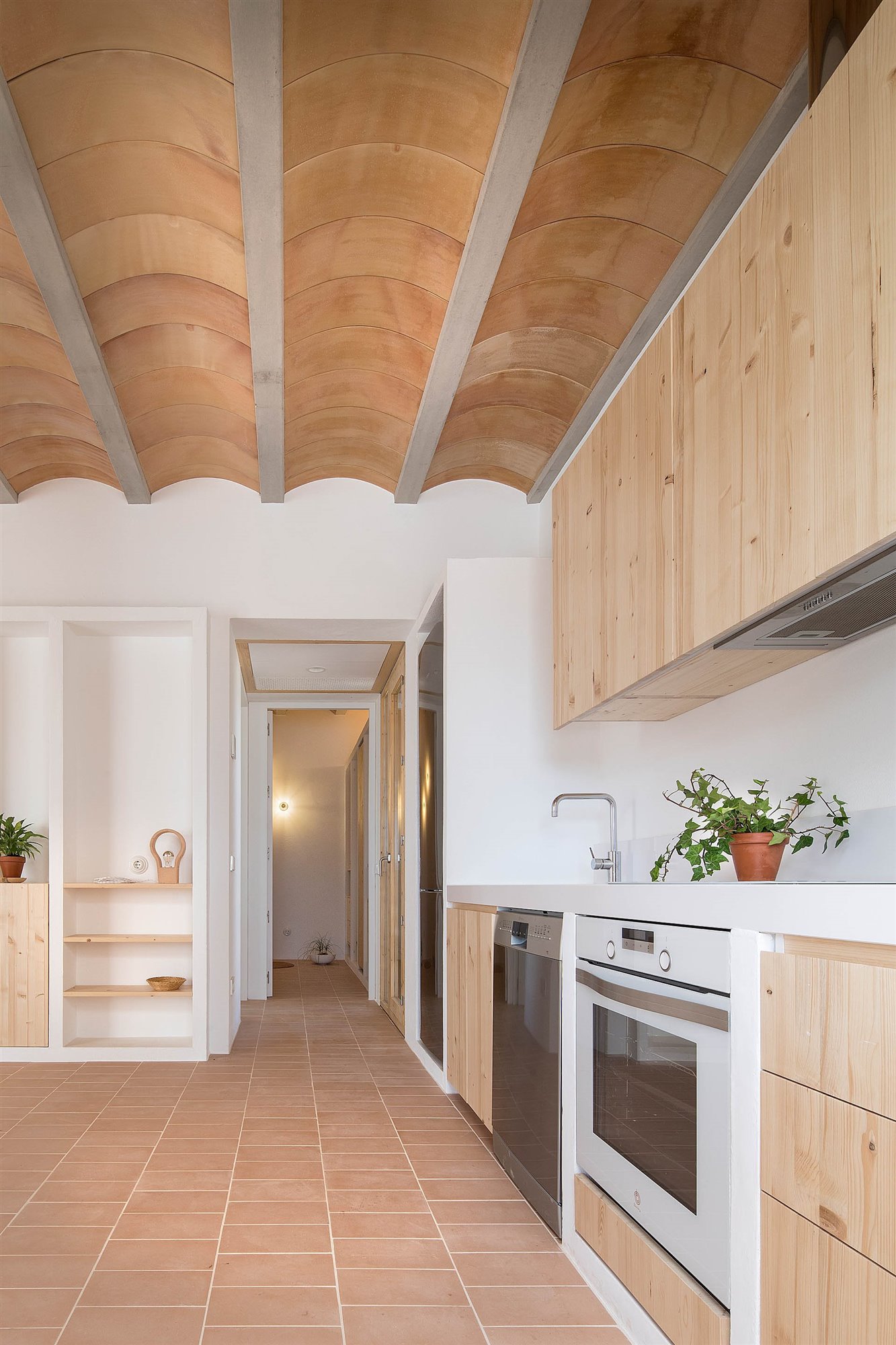 Casa blanca en Formentera del arquitecto Maria Castello cocina