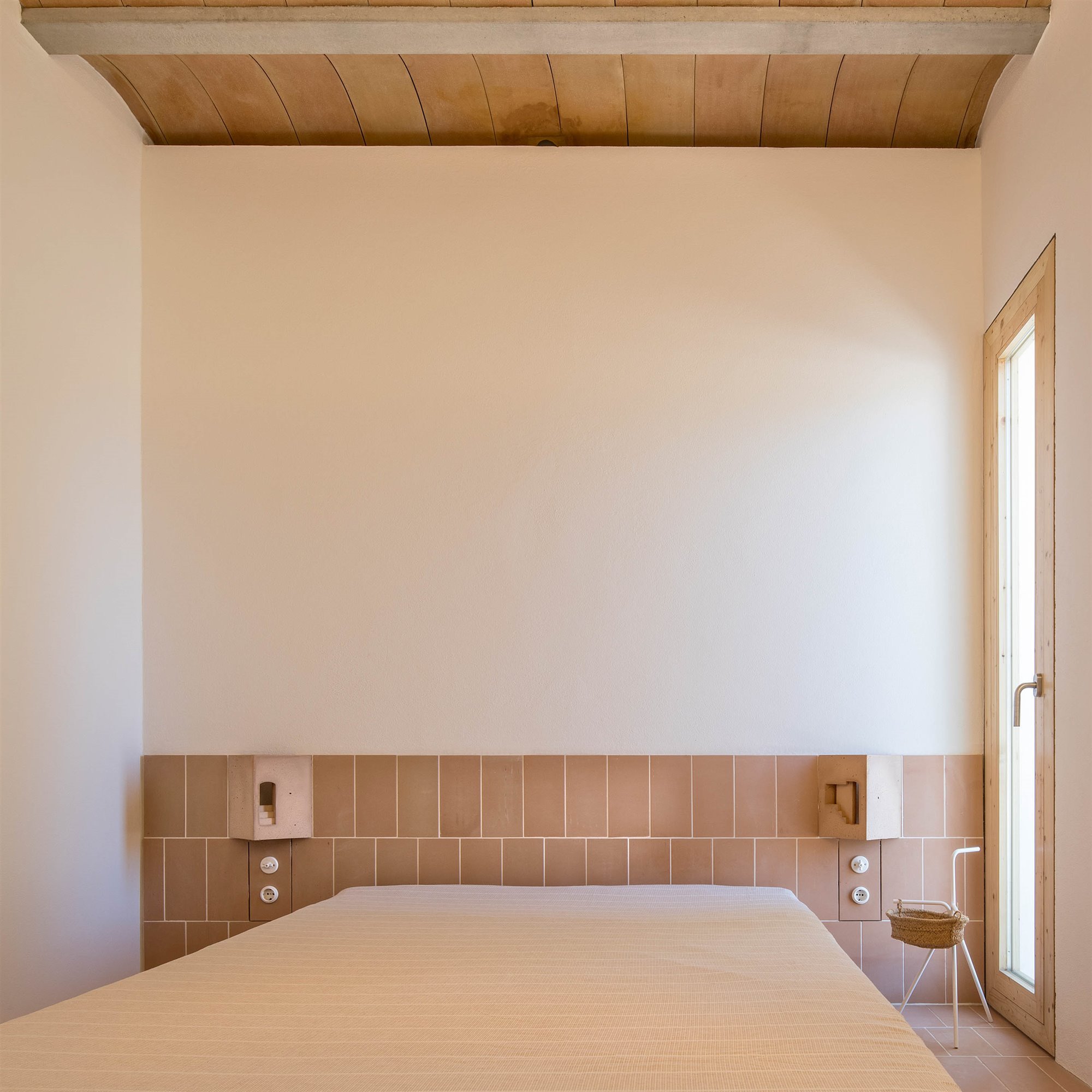 Casa blanca en Formentera del arquitecto Maria Castello dormitorio