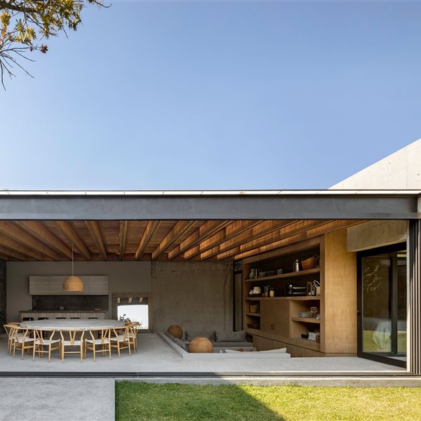 Casa en mexico con techos de madera porche