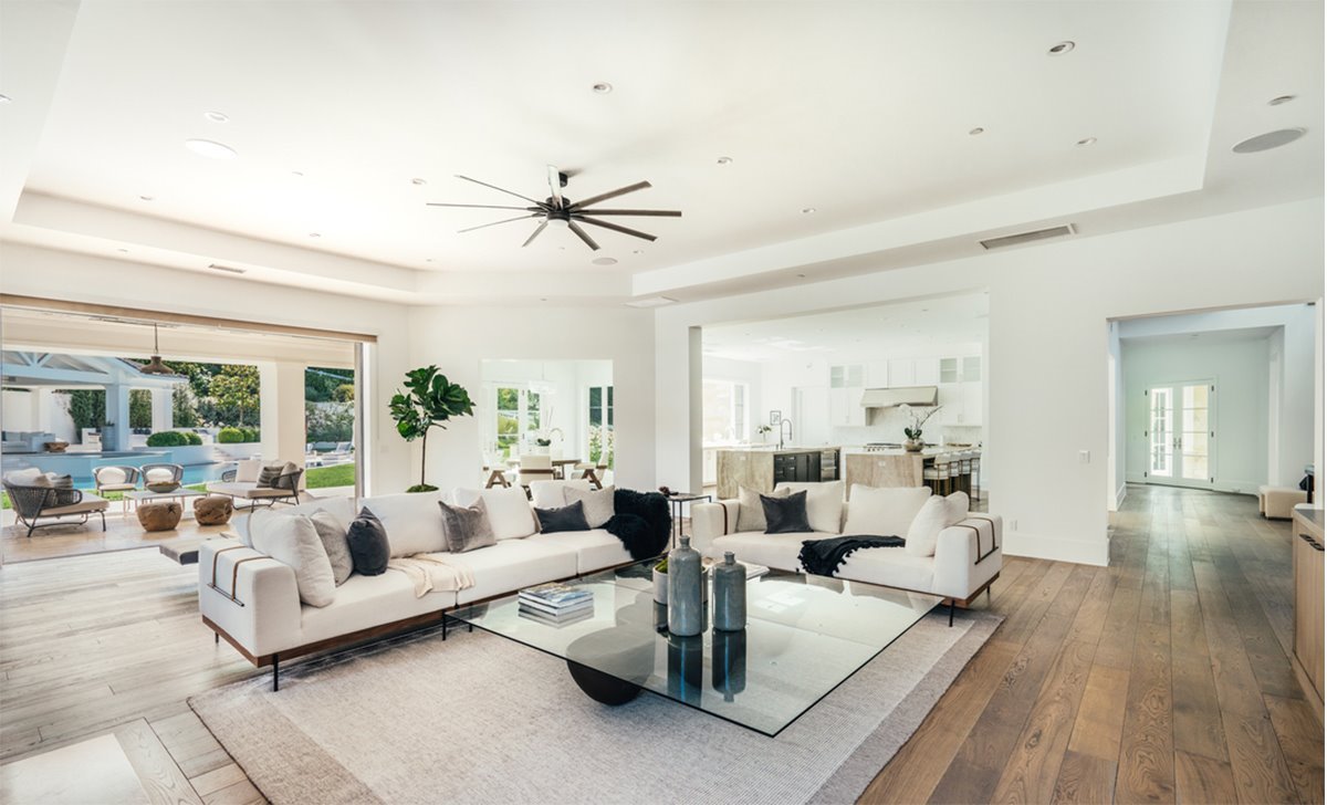 salon-con-ventilador-de-la-mansion-de Madonna en los Angeles