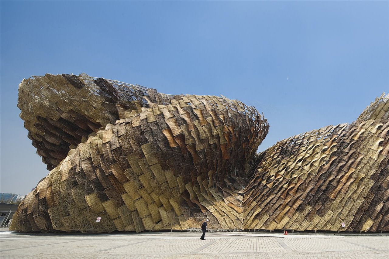 Tras la muerte de Miralles, el estudio Miralles Tagliabue EMBT dirigido por su segunda esposa Benedetta Tagliabue ha continuado su trayectoria con proyectos como el pabellón español en la Expo de Shanghái (2010).