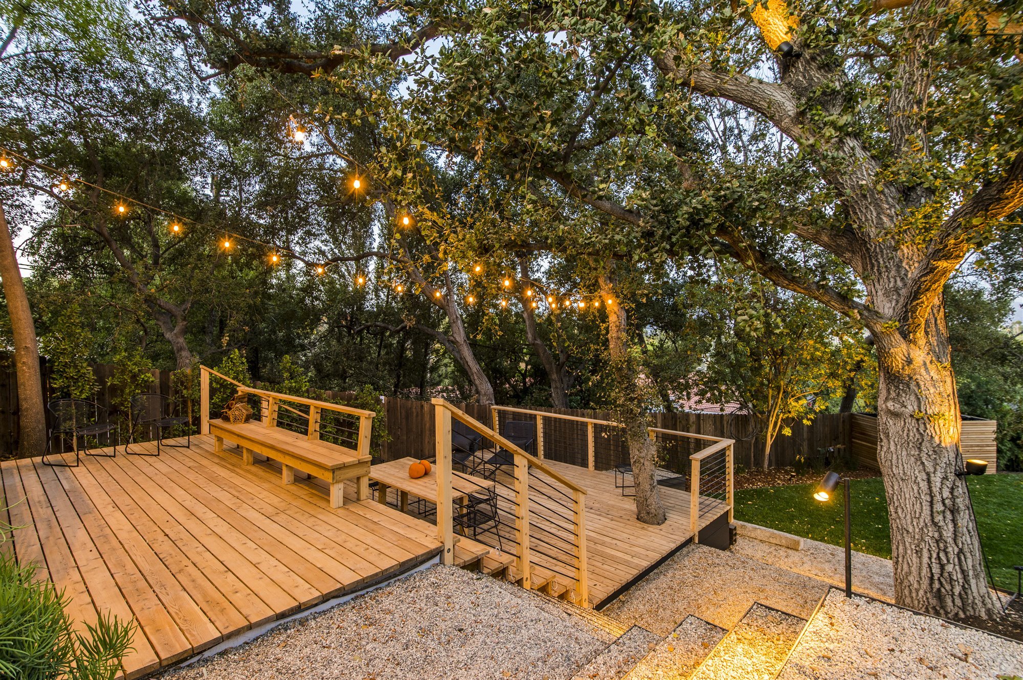 Casa moderna del actor de Modern Family Jesse Tyler Ferguson en Encino los Angeles camino al jardin