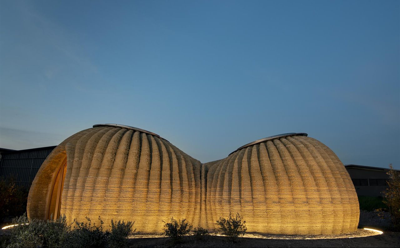 Tecla combina la materialidad y carácter de la arquitectura milenaria con la tecnología de construcción más avanzada.