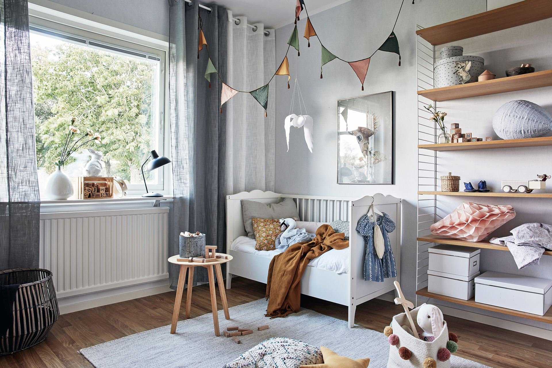 Casa en el campo con decoracion nordica habitacion infantil