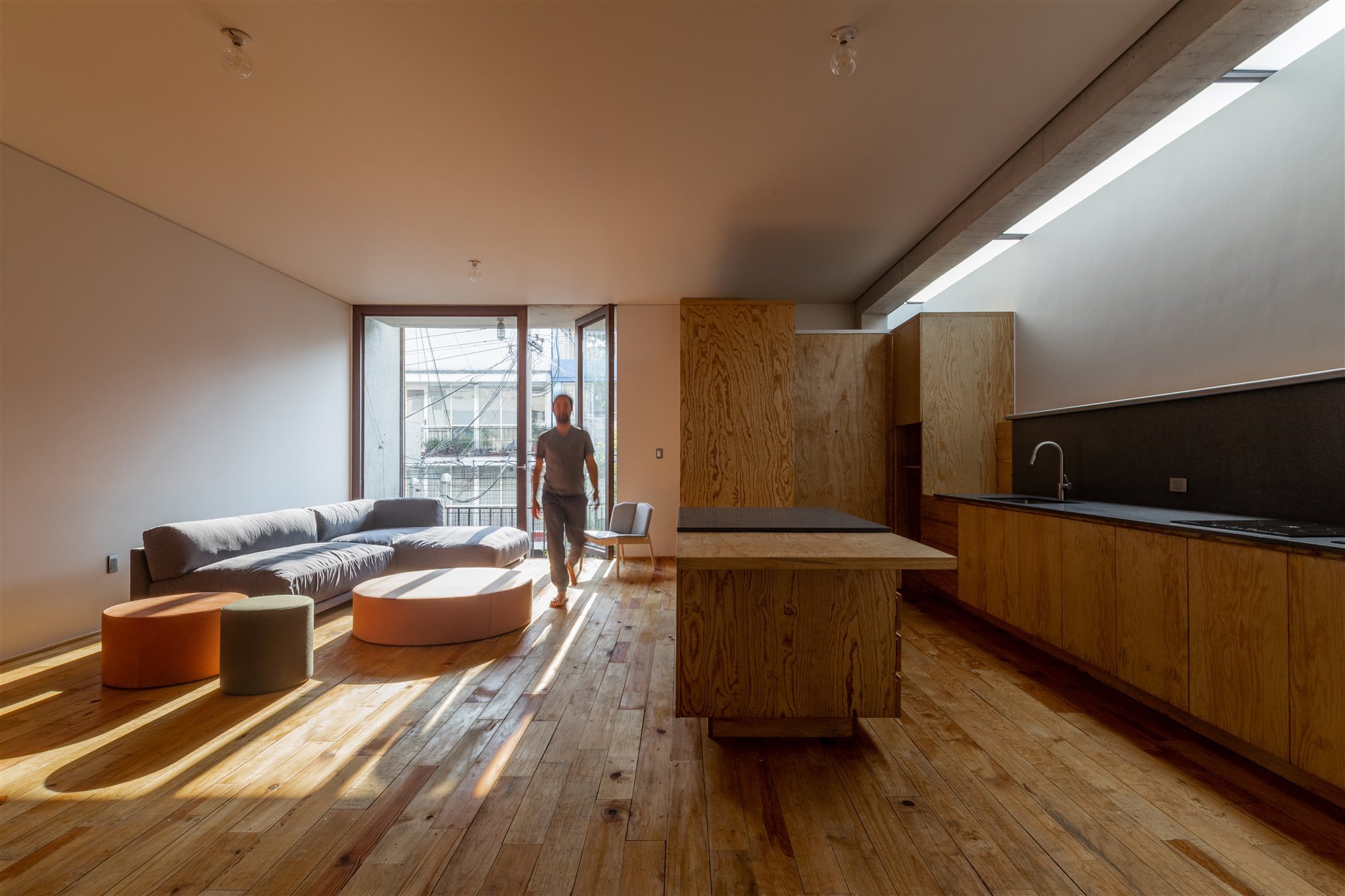 Apartamentos moderns en Mexico de lujo con interiores de madera cocina