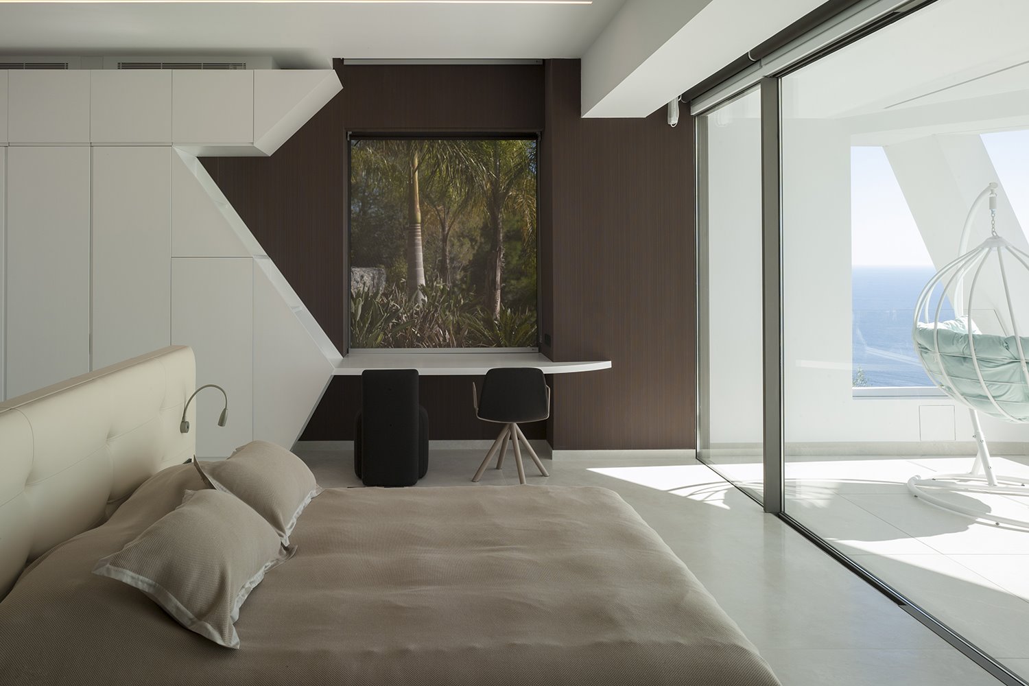 Casa Curva RGB dormitorio con estudio