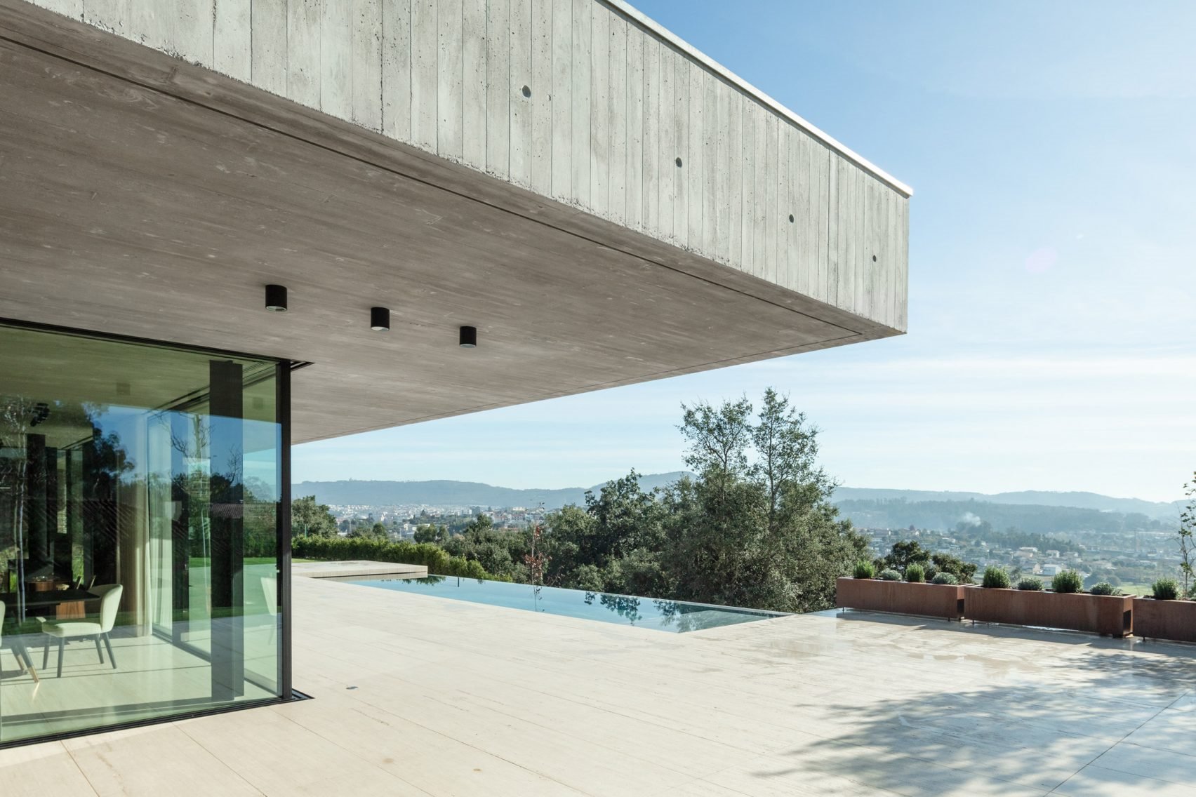 Casa moderna de hormigon en Braga con piscina
