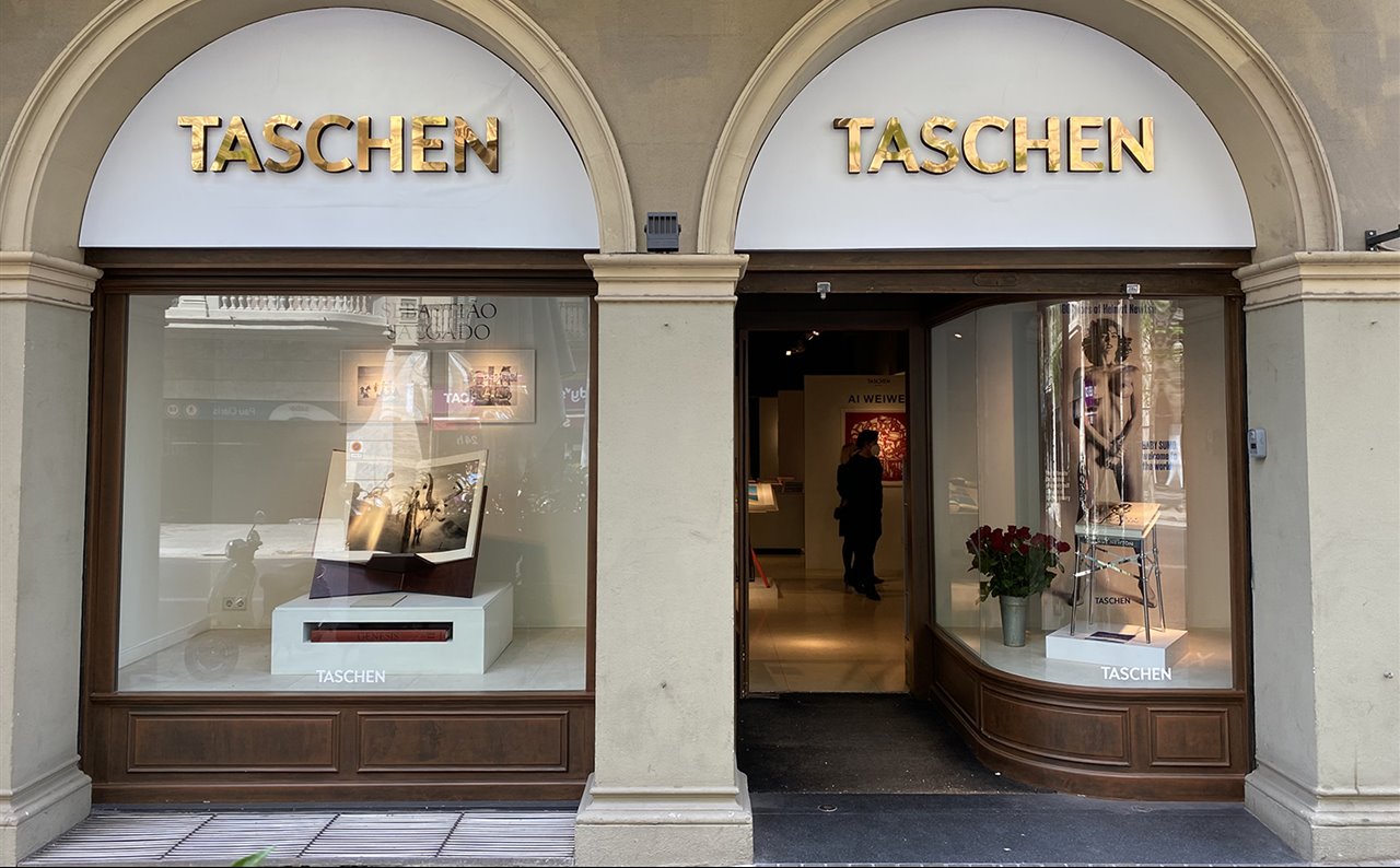 El espacio efímero de Taschen ocupa la que había sido concept store de Jaime Beriestain, a tiro de piedra de La Pedrera de Gaudí.
