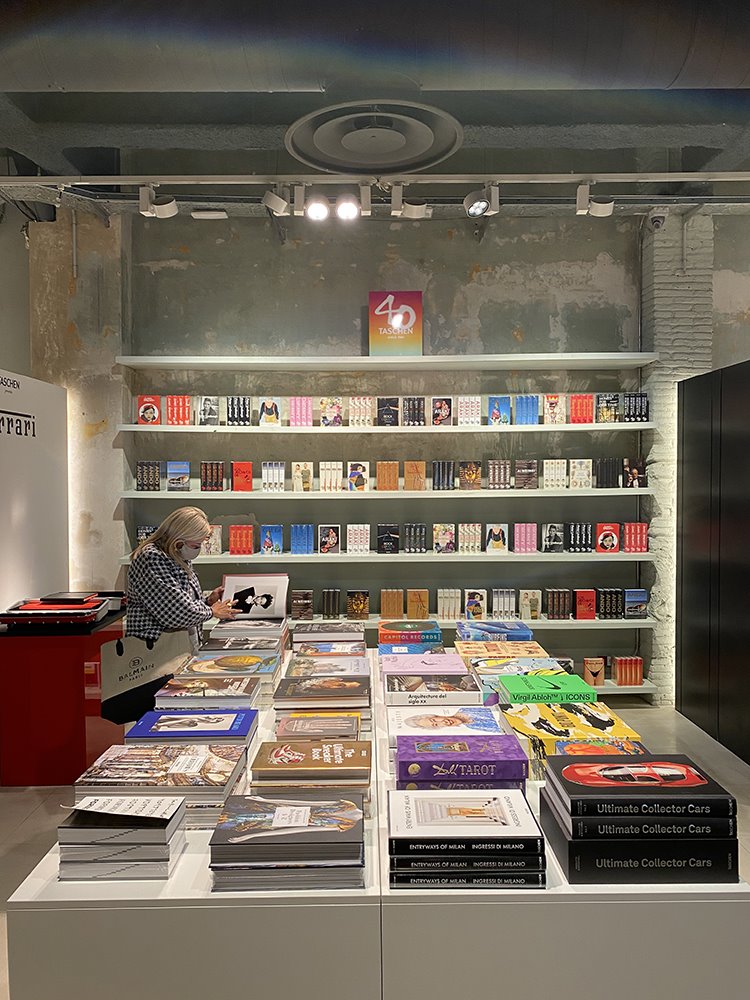 La tienda efímera muestra lo mejor del universo Taschen, incluyendo ediciones de coleccionista icónicas y una gran variedad de títulos de arquitectura, música, cine, y moda, entre otros.