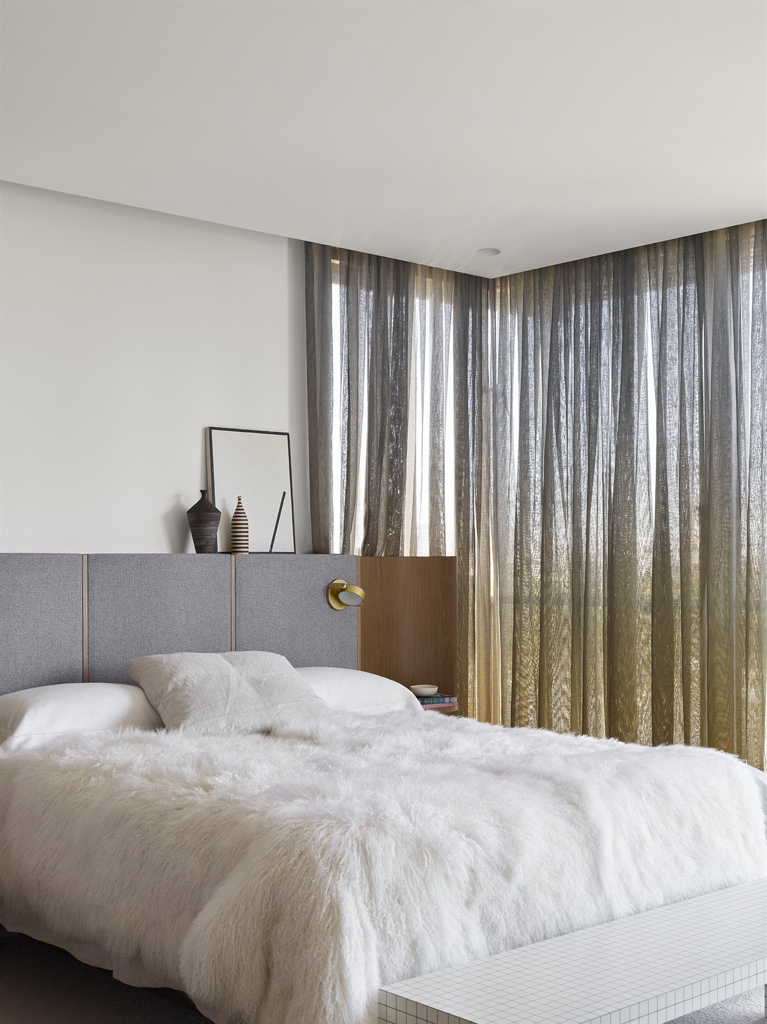 Piso moderno con interiores de madera en Brisbane Australia cama