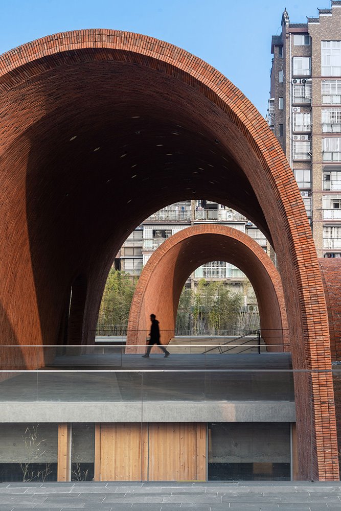 El museo traza un vínculo con el pasado y el presente de la ciudad como capital de la porcelana china.