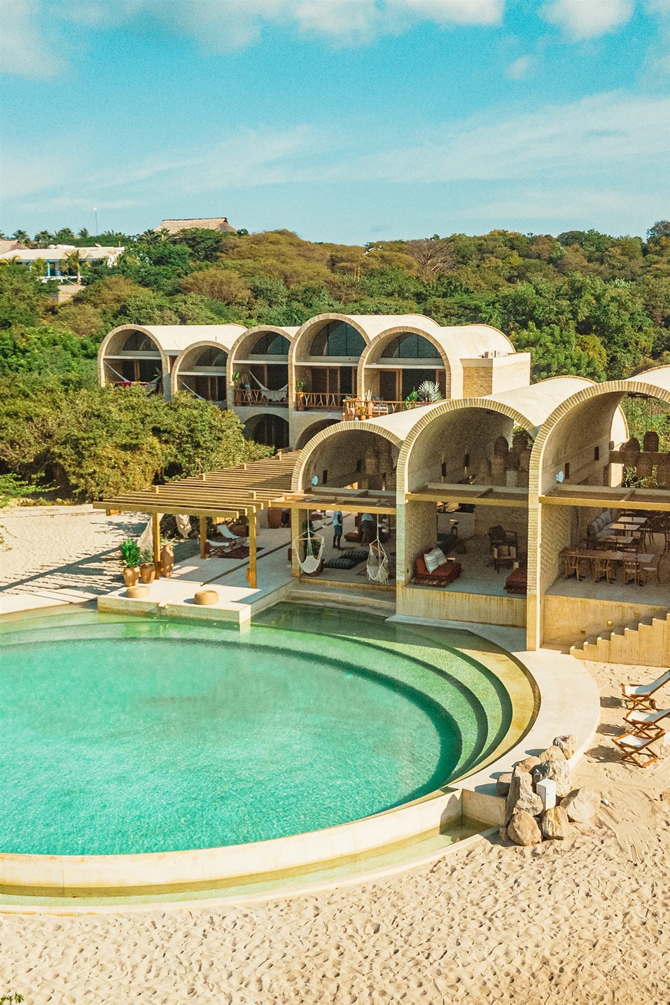 Resort en Mexico Oaxaca de hormigon con una piscina redonda paisaje